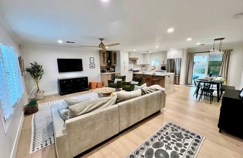 Peters View House | Casa Gia- Quiet Luxury Biltmore Area | Heated Pool