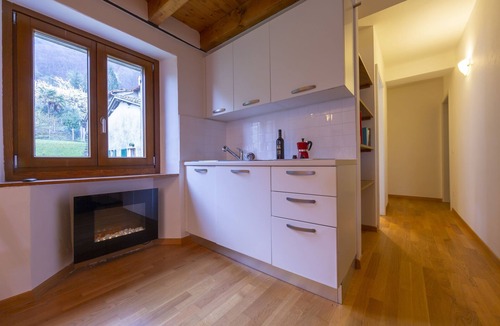 Pugerna House | Casa Gialla, Pugerna, Switzerland