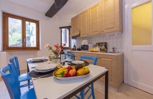 Pugerna House | Casa Gialla, Pugerna, Switzerland