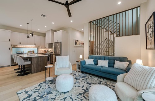 Govalle House | Casa Govalle 3BR Sleeps 8 Private Pool Retreat+ Fire Pit Near Downtown Austin