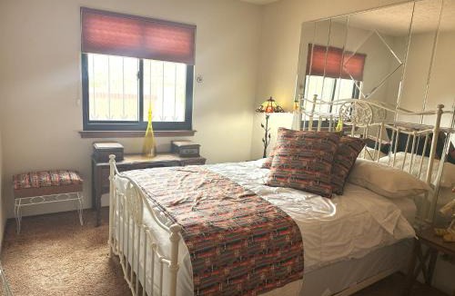 Taylor Ranch House | Casa Herradura Near Petroglyphs