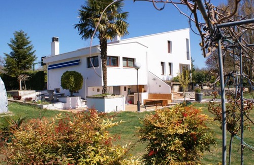 Berrikano House | Casa Honora with Garden
