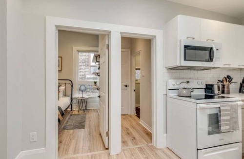 Leslieville Apartment | Casa Hotels