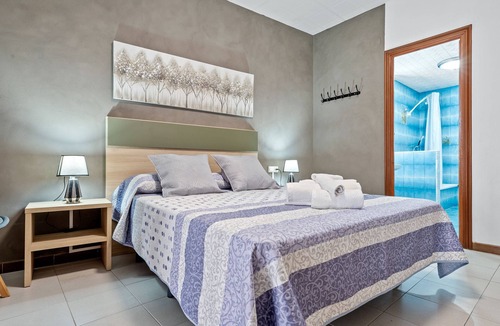 Amposta House | 'Casa ideal para familias with Private Terrace, Balcony and Air Conditioning