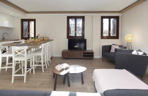 El Pueyo de Jaca Apartment | Casa Ikuspe by Bevalle