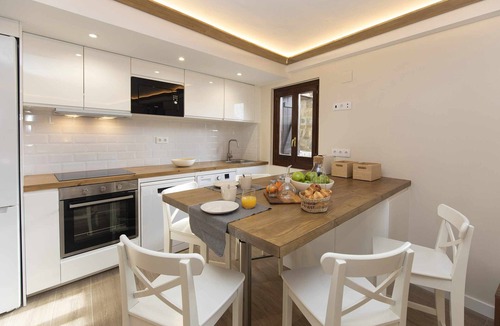 El Pueyo de Jaca Apartment | Casa Ikuspe by Bevalle