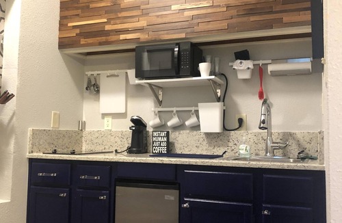 Vance Jackson Apartment | Casa Indigo - Cozy & Chic in GREAT LOCATION!