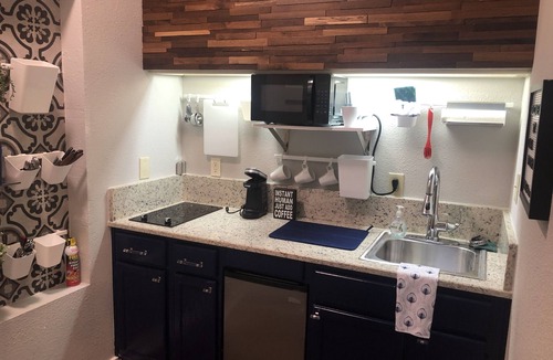 Vance Jackson Apartment | Casa Indigo - Cozy & Chic in GREAT LOCATION!
