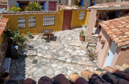 Azuara House | Casa Jara
