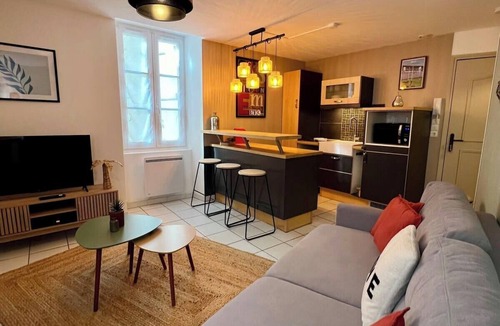 Brive-la-Gaillarde Apartment | Casa Jaubertie #2-T2 Bis chaleureux-Hyper Centre