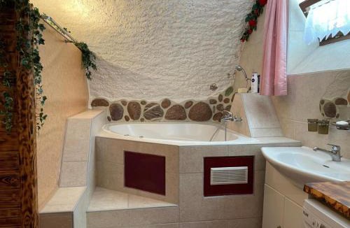 Trun Hotel | Casa Job - Gasthaus - Sauna, Whirlpool - Trun