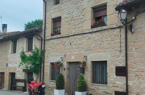 Sajazarra House | Casa junto a Haro y Miranda de Ebro con aire acondicionado wifi libre y barbacoa ,en un pueblo con encanto