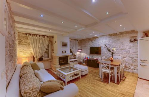 Cove Tri Zala (Zrnovo) House | Casa Katina
