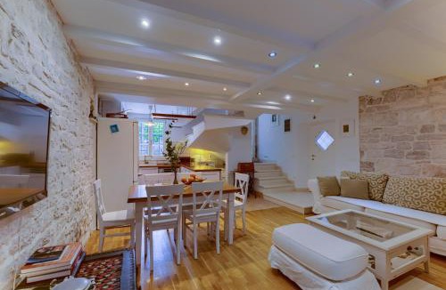 Cove Tri Zala (Zrnovo) House | Casa Katina