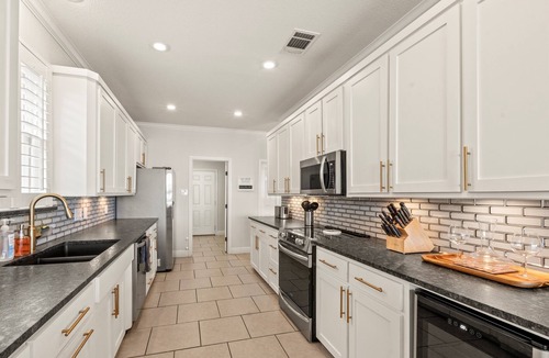 Gun Barrel City House | Casa KK | Luxe Lakefront 4BR/3BA w/Views & Dock