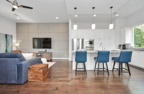 Midtown House | Casa LaBella - Downtown Skyline Views - Sleeps 10