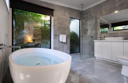 Hepburn House | Casa Lagrima