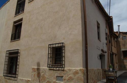 Valdecabras House | CASA LARA CIUDAD ENCANTADA