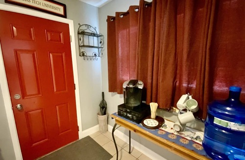 Heart of Lubbock House | Casa Leon in the Heart of Lubbock and footsteps away from Texas Tech!