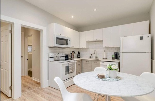 Leslieville Hotel | Casa Leslieville - 2BR Suite with LRG Patio