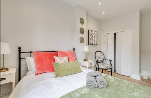 Leslieville Hotel | Casa Leslieville - 2BR Suite with LRG Patio