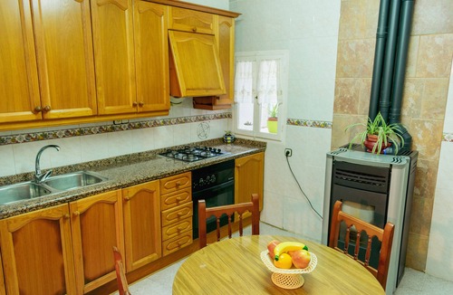 Canet lo Roig House | Casa Liberta: Gîte for 10 people, ideal for families, pets allowed.