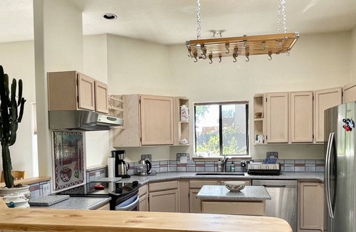 Southside House | Casa Lirio - 3BR, beautiful courtyard, 15mins from Plaza