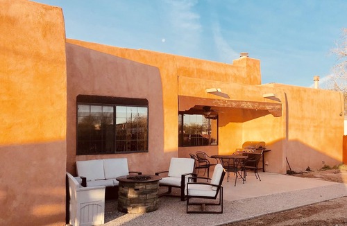 Los Griegos House | Casa Los Griegos near Old Town, Bosque, Los Poblanos and Los Ranchos