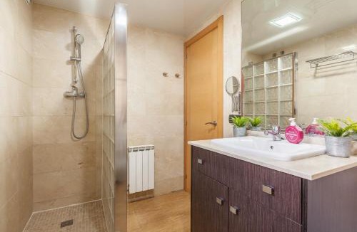 Canyelles House | Casa Lourdes
