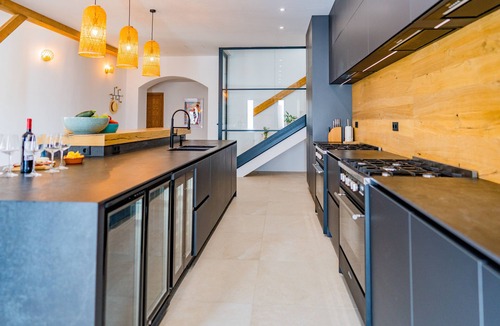 Galera Villa | Casa Lua Galera - Casa Rural de Lujo con 2 Piscinas, spa y Vistas Espectaculares
