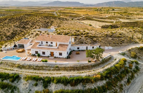 Galera Villa | Casa Lua Galera - Casa Rural de Lujo con 2 Piscinas, spa y Vistas Espectaculares