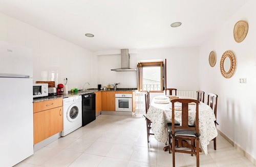 Castiello de Jaca Apartment | Casa Luis: Apartamento con Jardín Privado en los Pirineos