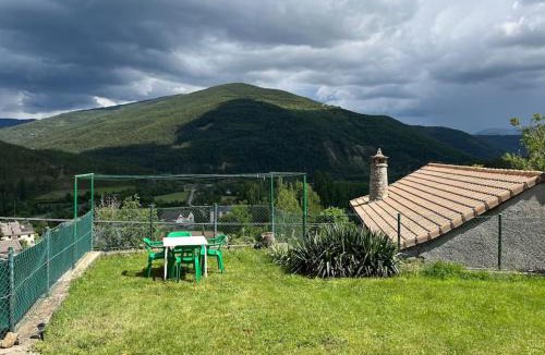 Castiello de Jaca Apartment | Casa Luis - APARTAMENTO con JARDÍN PRIVADO en los PIRINEOS