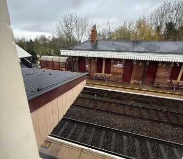 Albrighton House | Casa Luma - Albrighton station