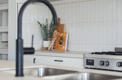 Warrnambool House | Casa Luma - Positioned for a relaxing beachside getaway