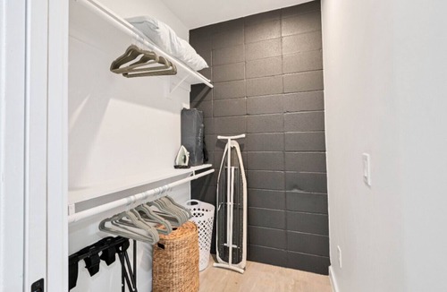 MLK House | Casa Luna- Eastside Retreat w/Private Cowboy Pool