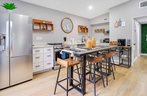 Conway House | Casa Luna- Unique Lakefront Home