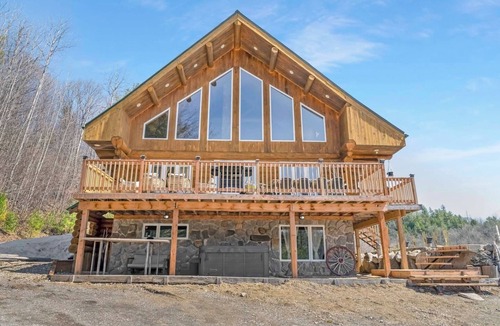 Val-des-Monts Apartment | Casa Madera - 11 Acres/SPA/Close to Lac McGregor