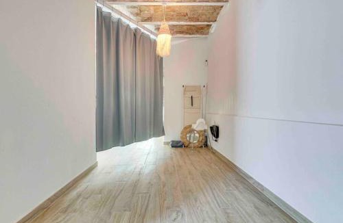 L'Hospitalet de Llobregat House | Casa Mandarina: 4 Bedrooms - 2 Terraces - Parking