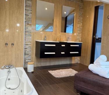 Bezons House | Casa Maria