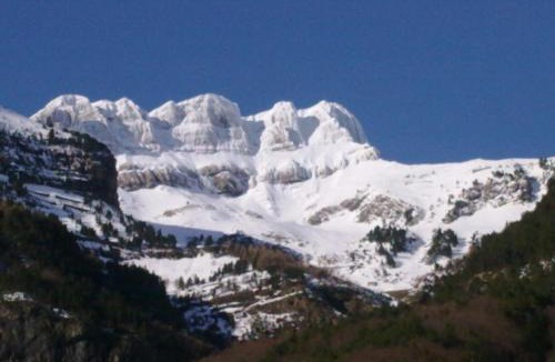 Canfranc-Estacion House | Casa Marieta