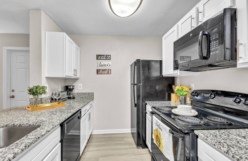 Pleasant Valley Apartment | Casa Marigold: ATX-Near Austin Downtown/Airport-Gym,pool