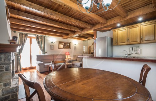 Salardu Ski Chalet | Casa Marimanha