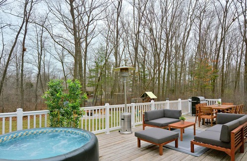 Lambton Shores House | Casa Mariposa ~ Hot Tub ~ Game Room ~ Fire Pit ~ Near Beach