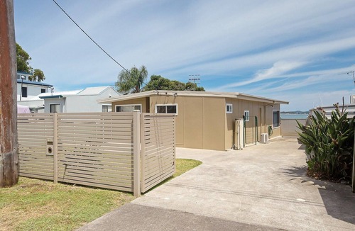 Corlette House | Casa Martins, 219 Foreshore Drive - Absolute Waterfront House