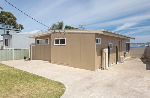 Corlette House | Casa Martins, 219 Foreshore Drive - Absolute Waterfront House