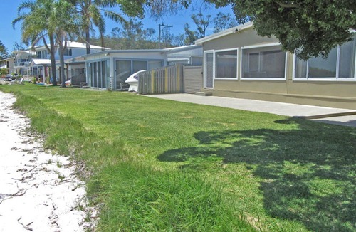 Corlette House | Casa Martins, 219 Foreshore Drive - Absolute Waterfront House