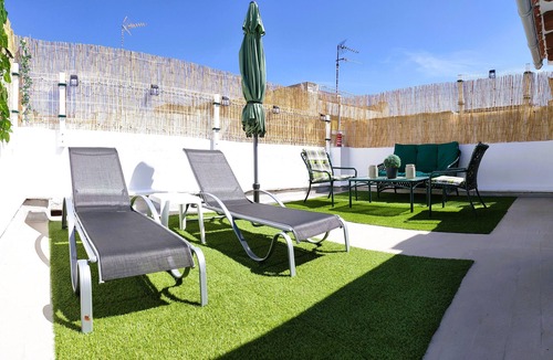 Pego House | Casa Mayago: Terraza y Solárium Cerca de la Playa