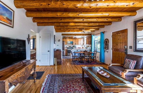 Historic Eastside House | Casa Mirador - Walk to Santa Fe Plaza