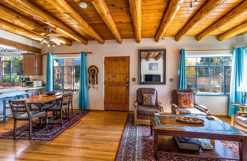 Historic Eastside House | Casa Mirador - Walk to Santa Fe Plaza